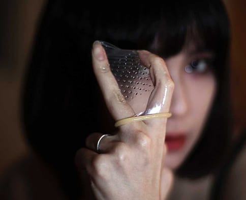 拿保險套的女孩